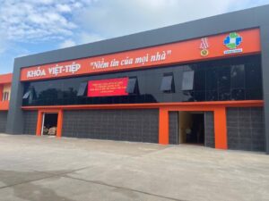 Dán phim cách nhiệt tại nhà máy khóa Việt Tiệp