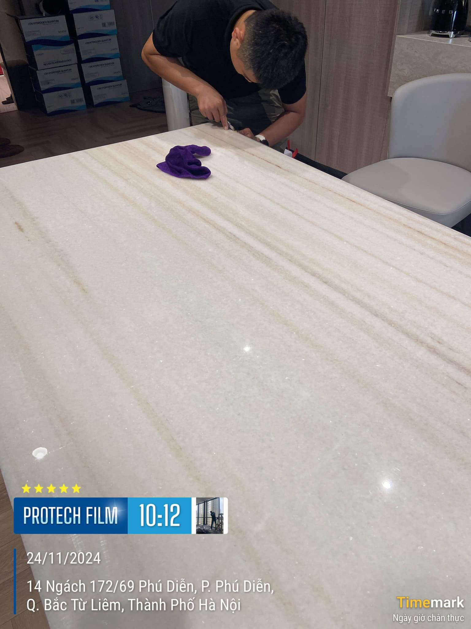 Cắt phim theo mép bàn