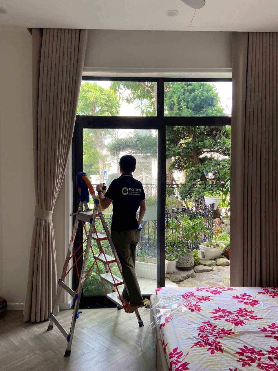Dán phim cách nhiệt Protech Xs 20 cho phòng ngủ