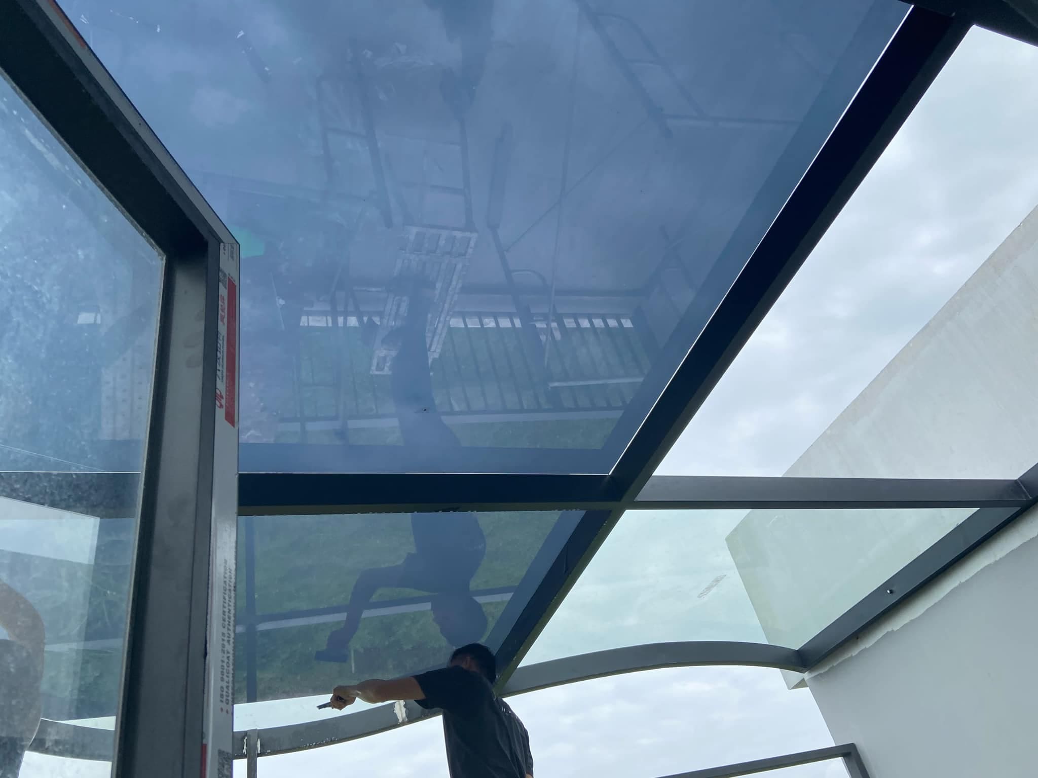 Dán phim cách nhiệt cho giếng trời