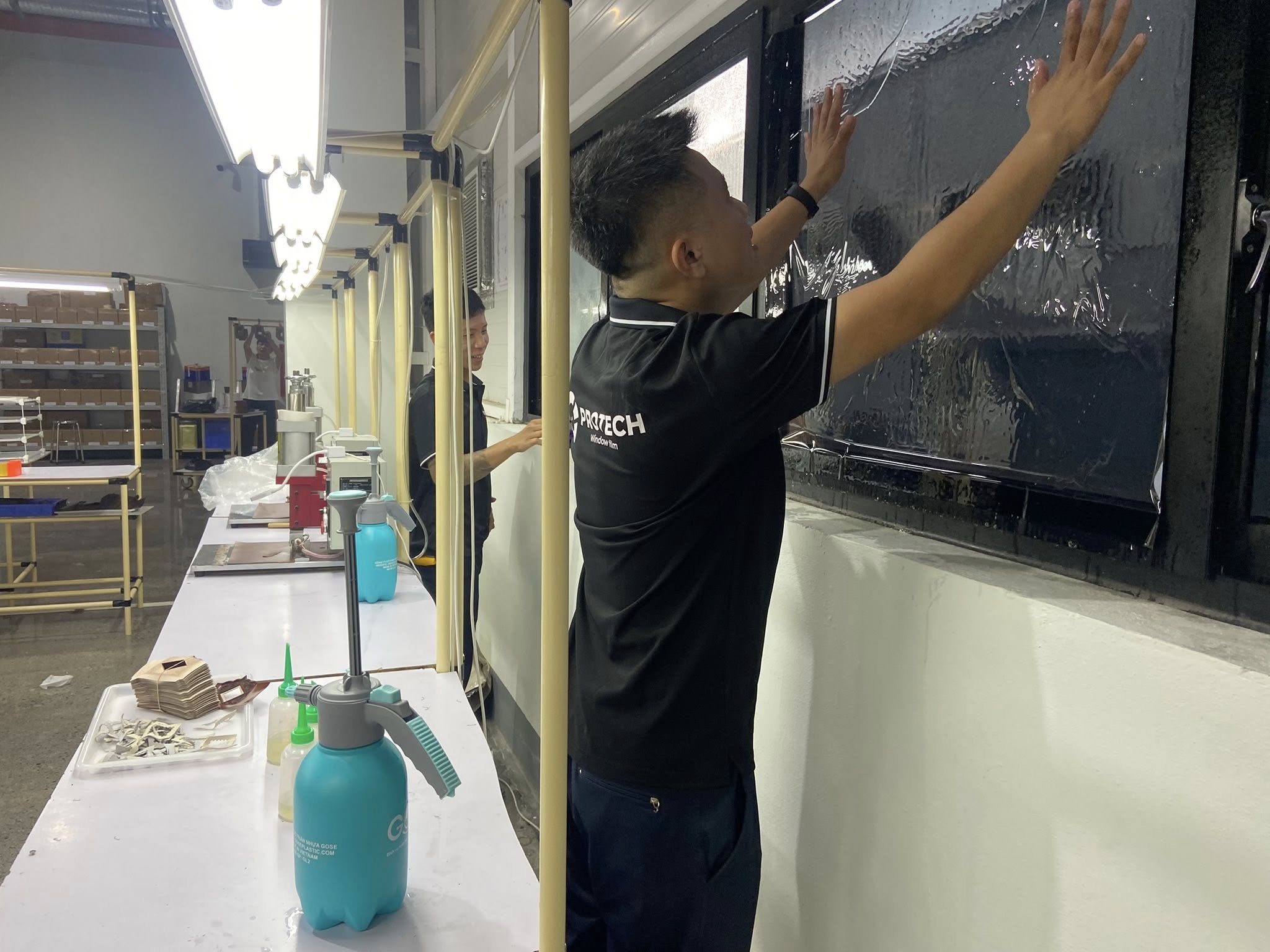 Lên phim trên kính