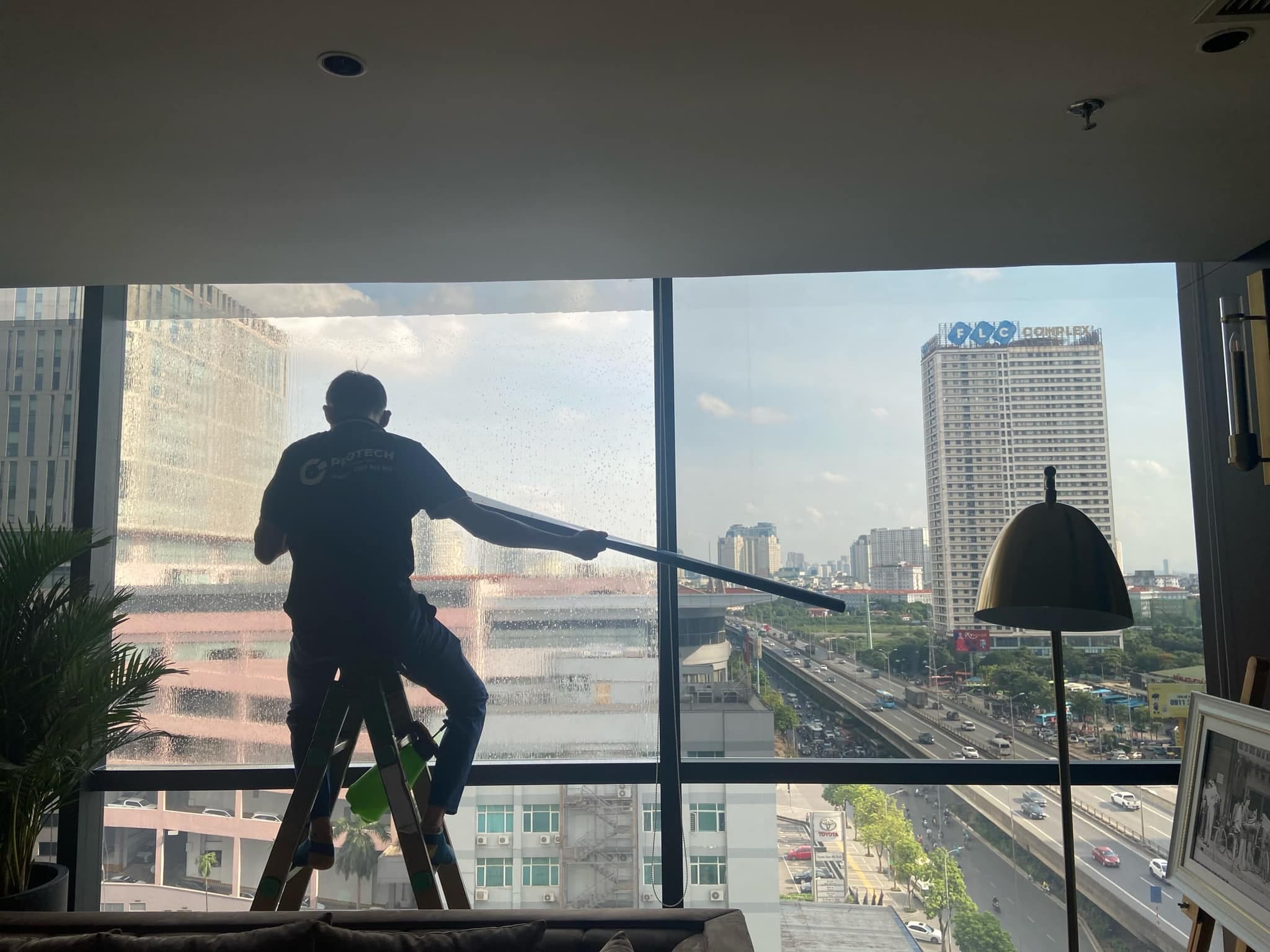 Dán phim cách nhiệt Protech cho văn phòng