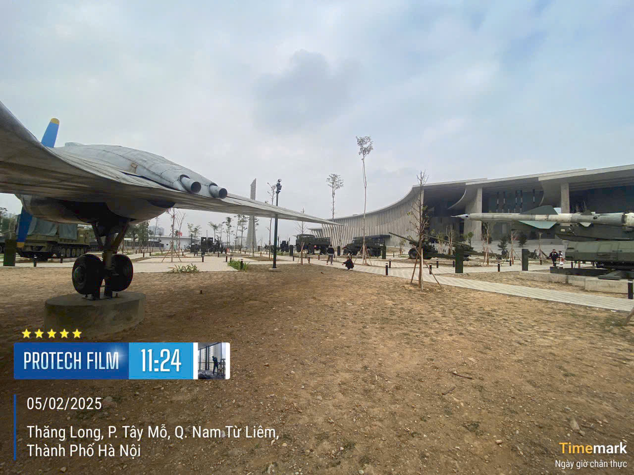 Dán phim bảo vệ tại Bảo Tàng lịch sử Quân Đội Việt Nam