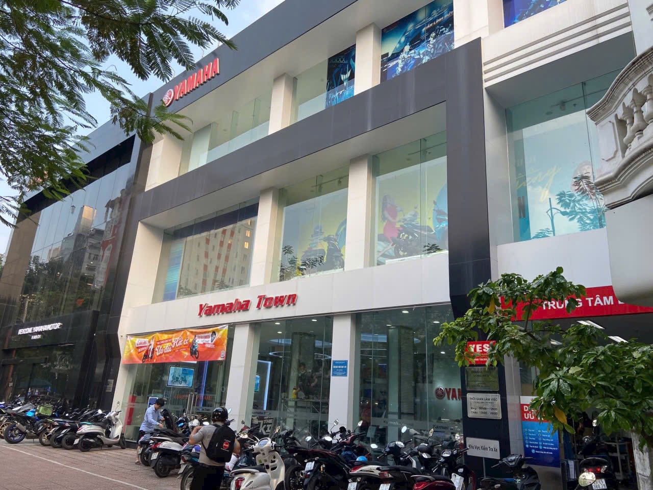 Dán phim cách nhiệt tại Showroom Yamaha