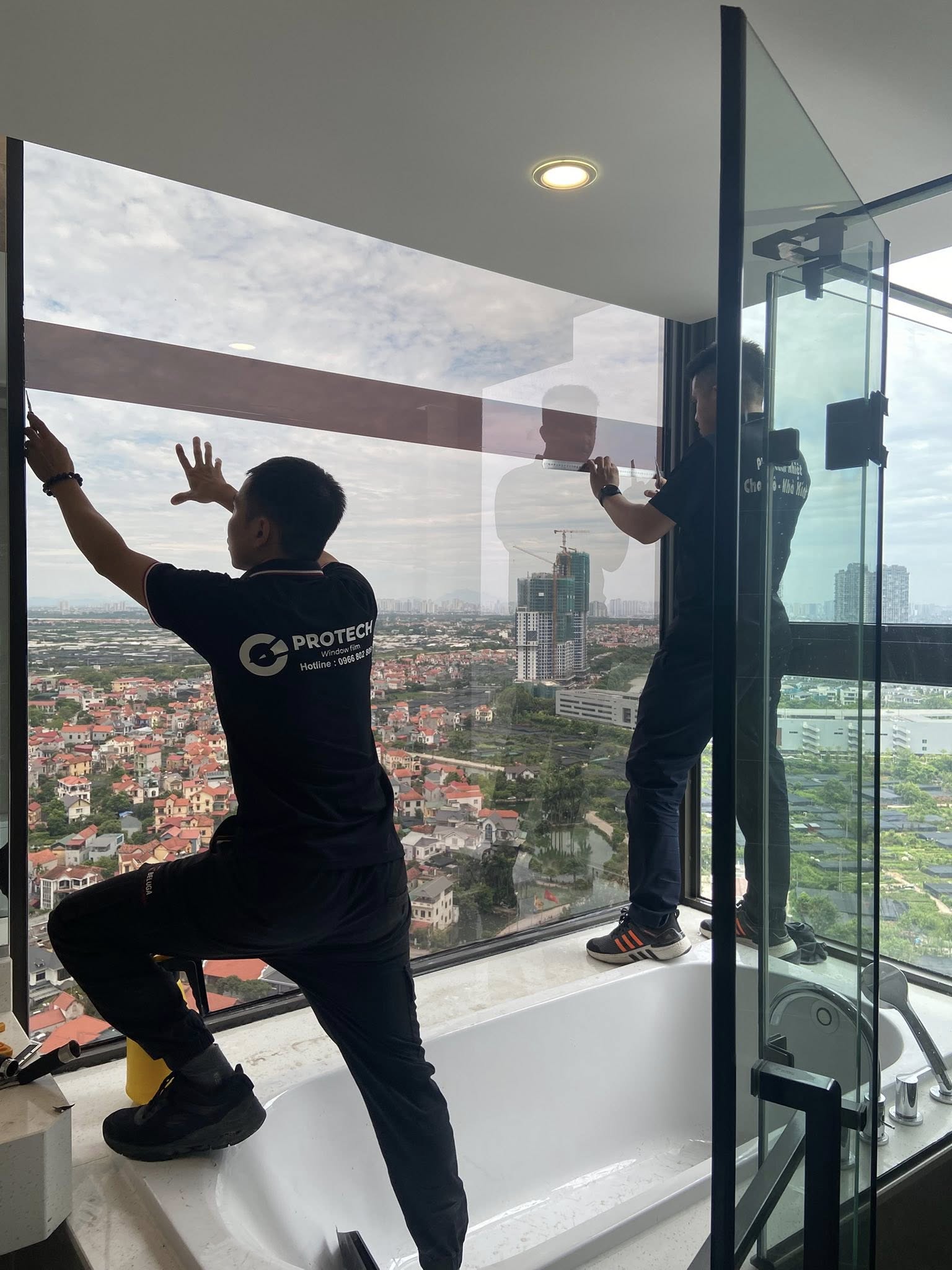 Thi công dán phim cách nhiệt ST 28S