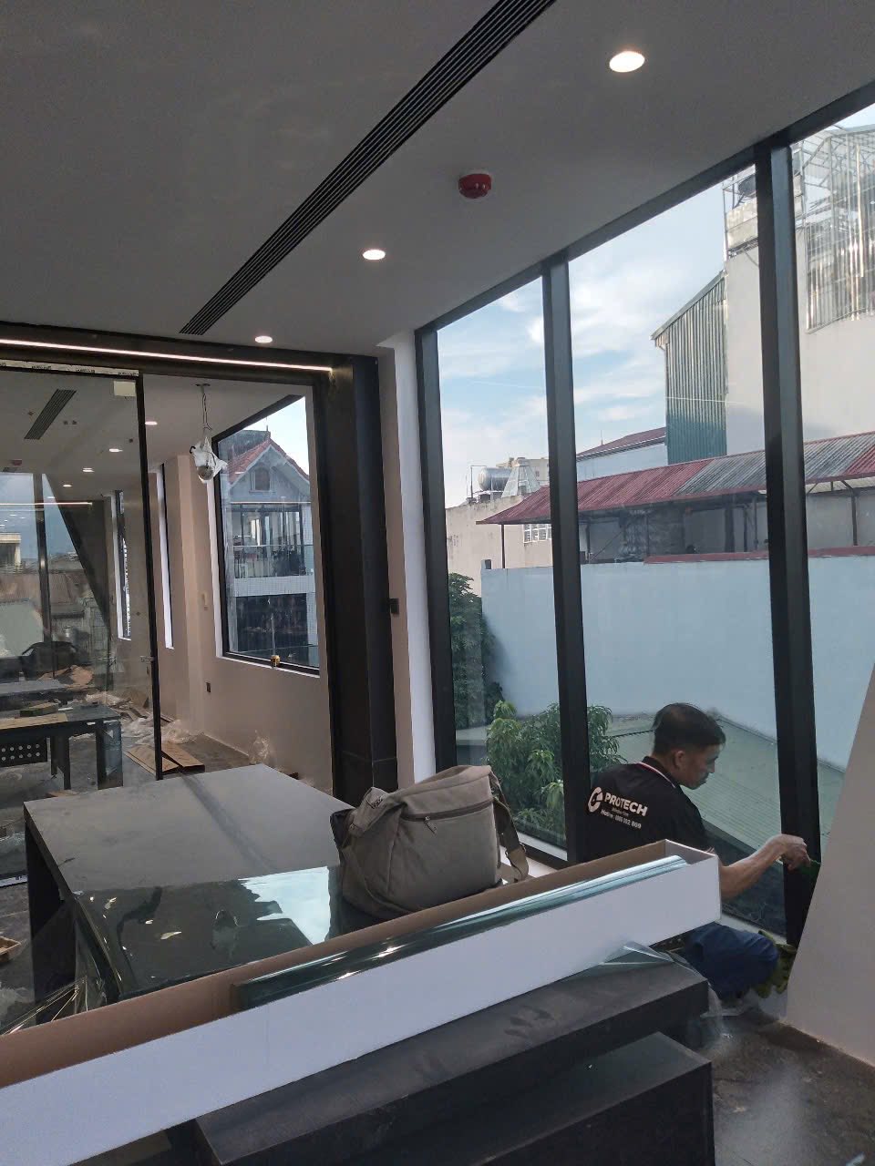 gạt nước và cắt phim thừa