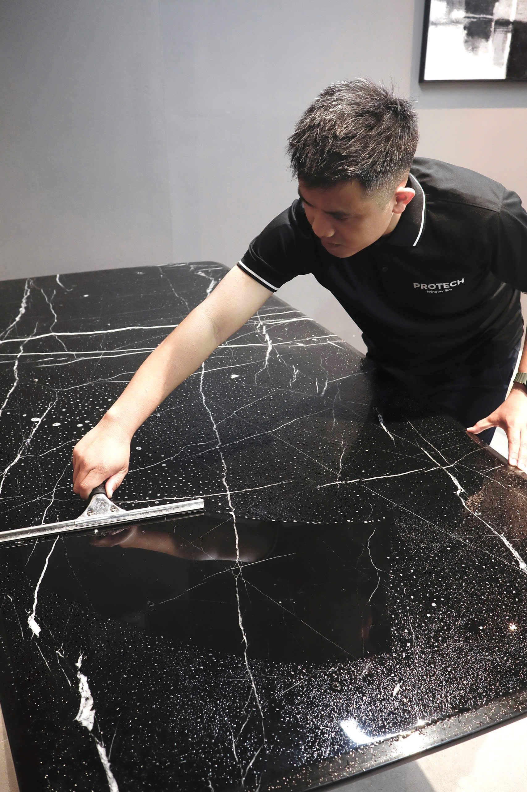 Làm sạch mặt bàn