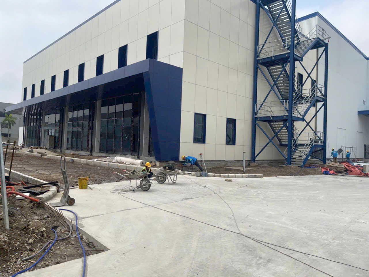 Dán phim cách nhiệt tại nhà máy CoPan Việt Nam