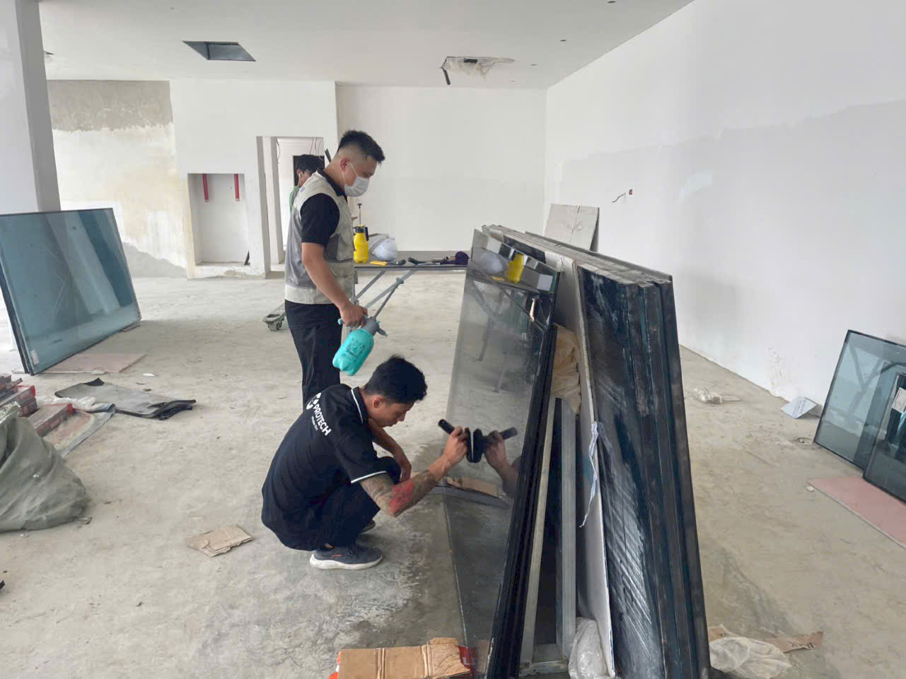 Hình ảnh thi công thực tế: dán phim tại nhà máy Copan