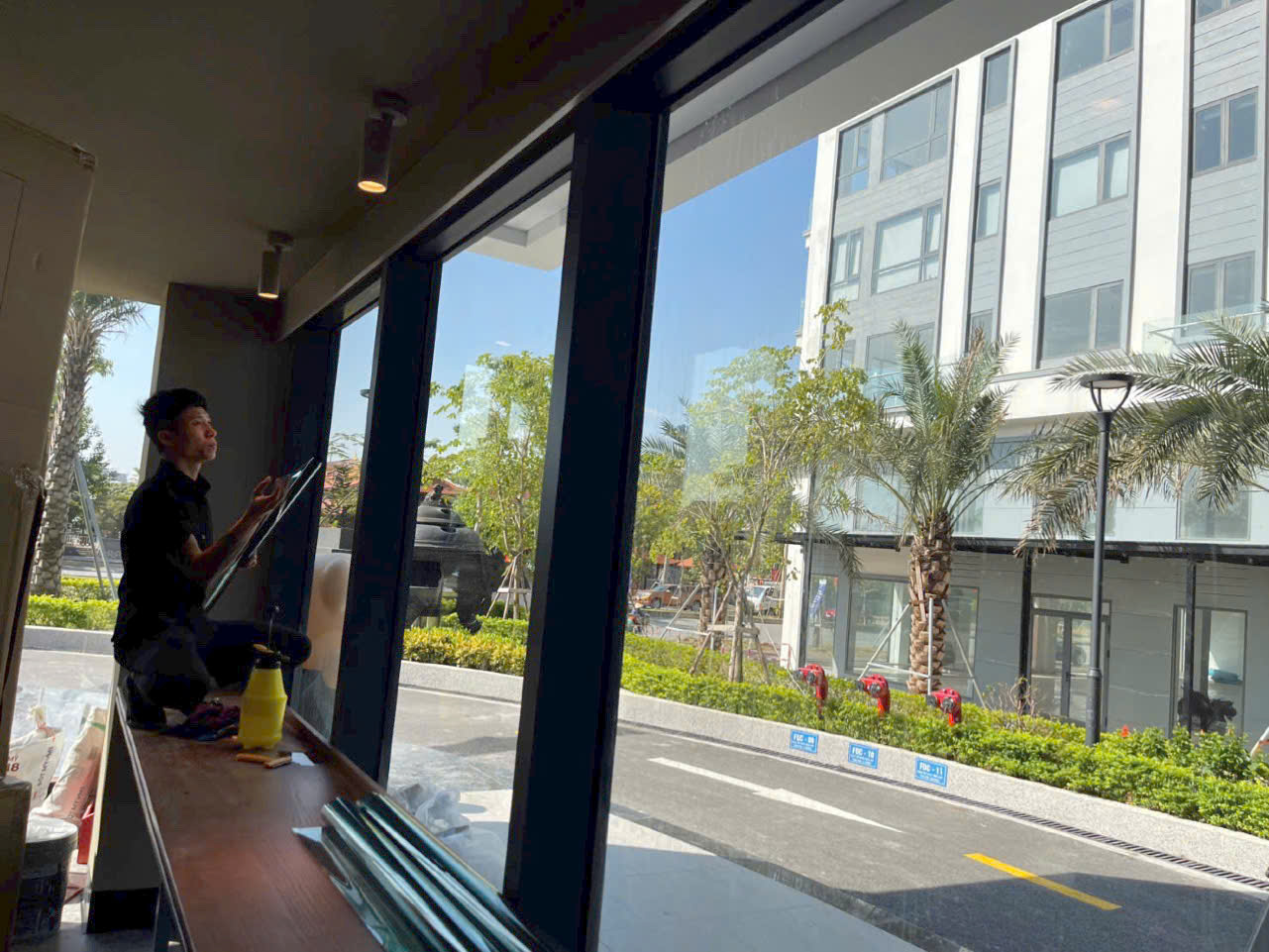 Dán phim cách nhiệt tại chung cư - ShopHouse Sentosa - Hải Phòng