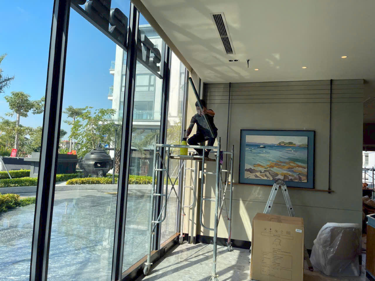 Dán phim cách nhiệt tại chung cư - ShopHouse Sentosa - Hải Phòng