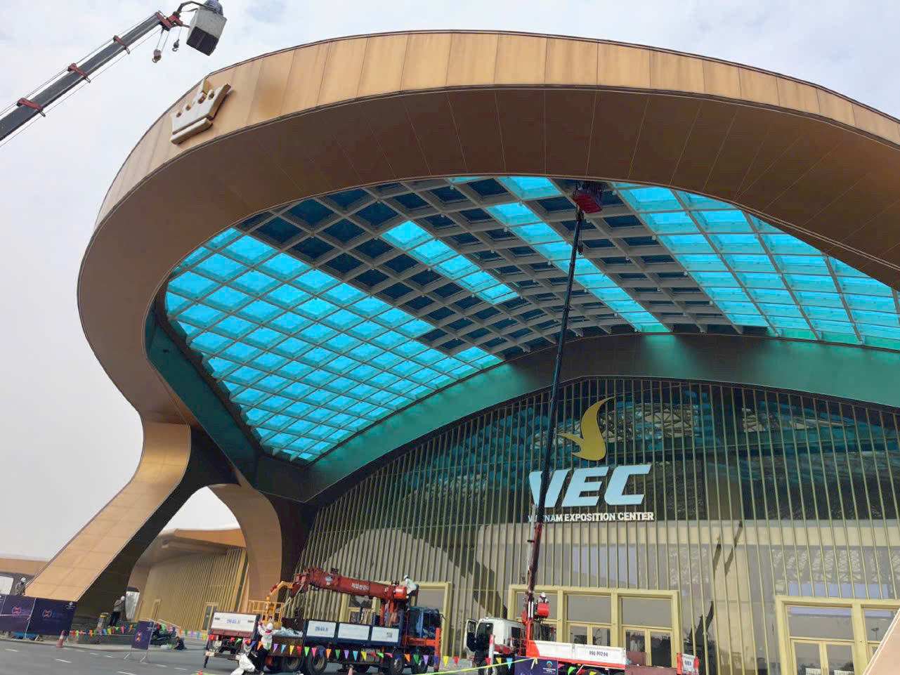 Dán phim cách nhiệt tái tại trung tâm triển lãm quốc gia việt nam